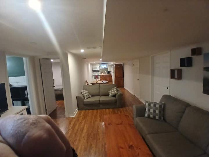 Stoneycreek Basement Apartment - London