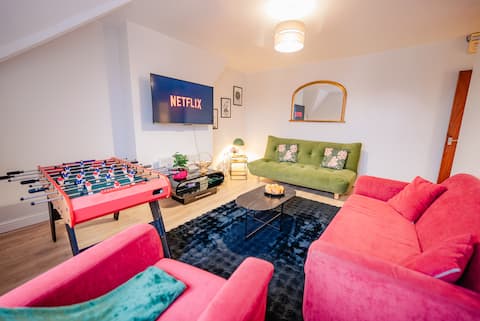 Popular Airbnb listing: 2BR | 2 En-Suite | Free Parking | Fast WiFi Flat in Adamsdown
