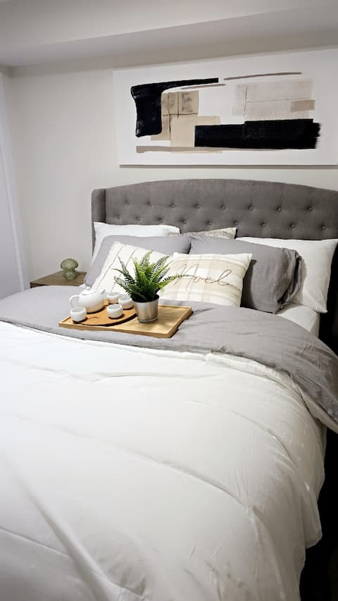 Top performing Airbnb: Luxury lakeview basement suite & private entrance in Prairie Pointe