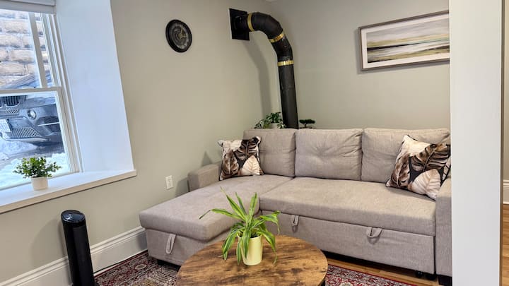 Walk To Dt | Ggh | 10 Min To U Of G |Monthly Stays - Guelph