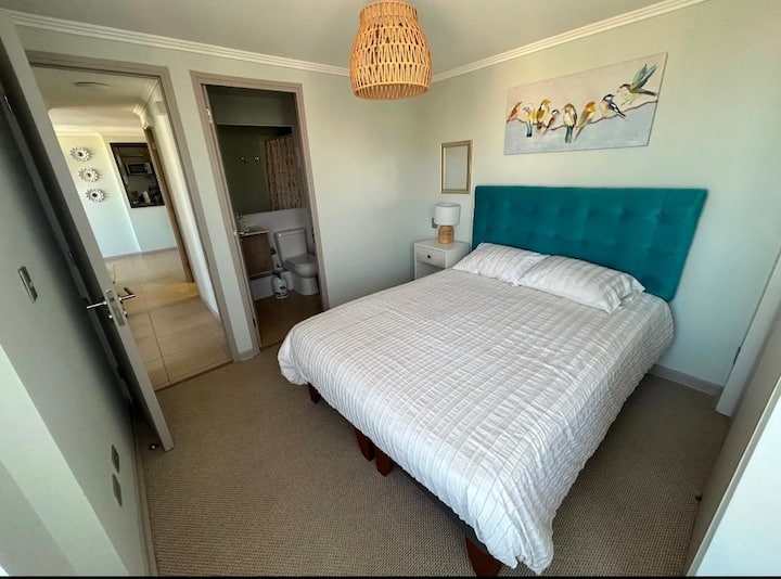 Ბინის მთავარი ოთახი.
დასასვენებლად საჭირო ყველა პირობით აღჭურვილი, დიდი ოთახი. 