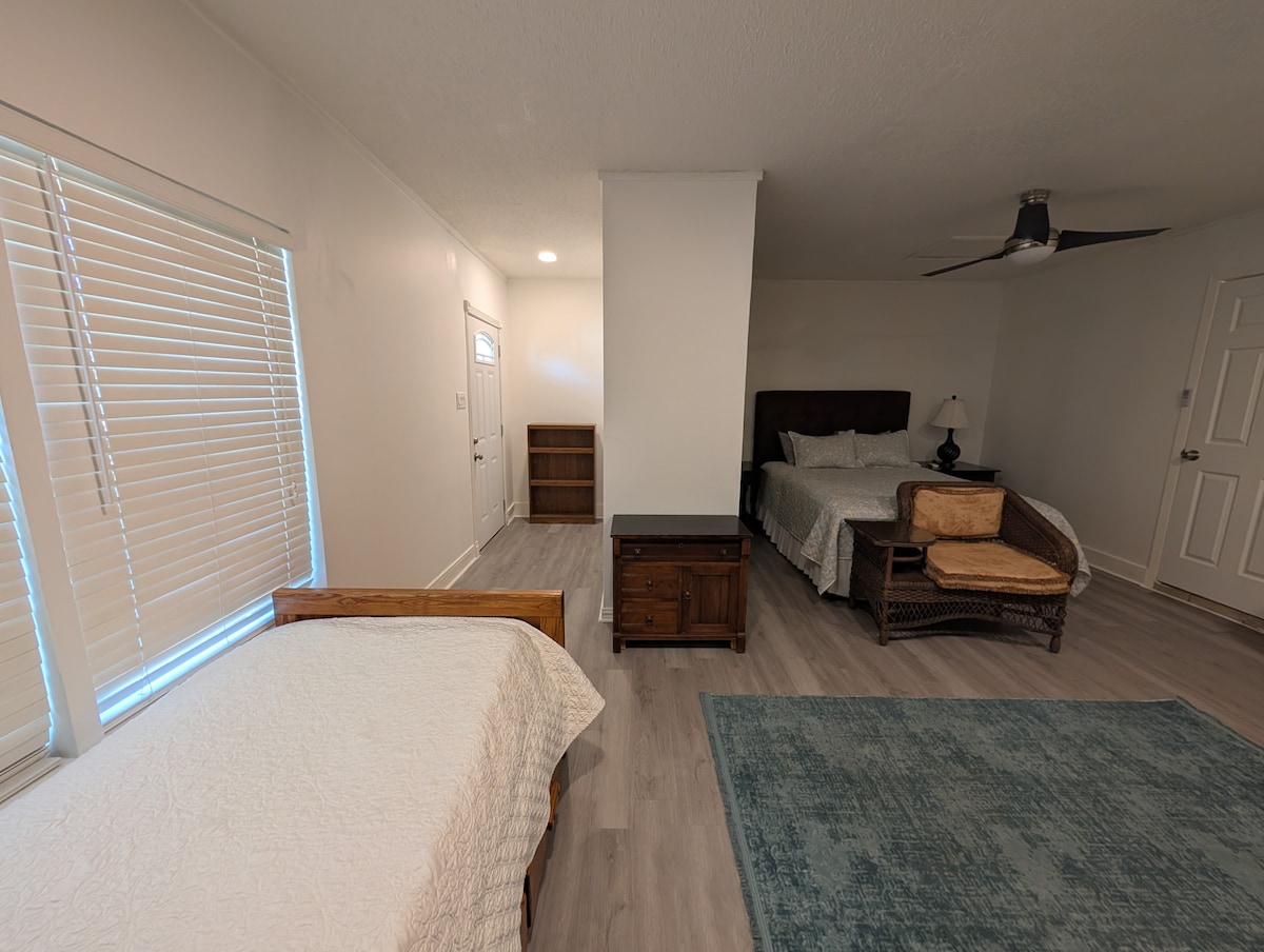 Great studio minutes from downtown
