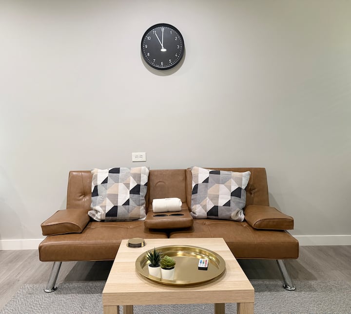 Prime & Dazzling Walk Of Fame Apartment, Hollywood - Los Angeles, CA
