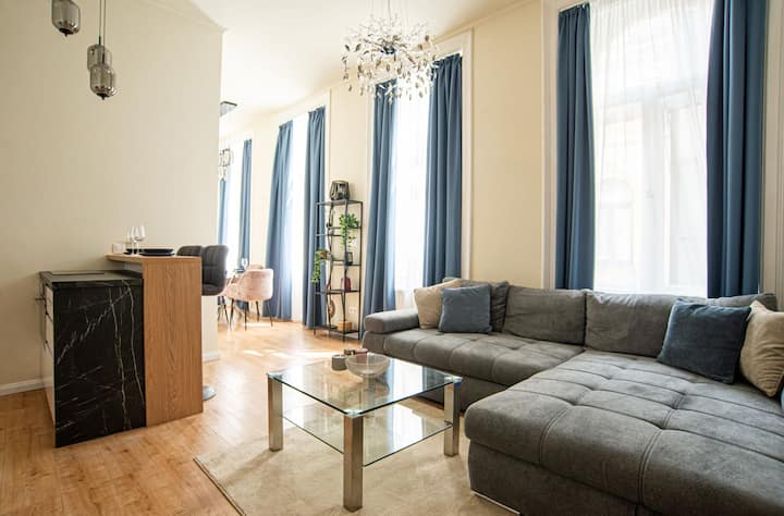 Deluxury On Erzsébet Boulevard - Hungria