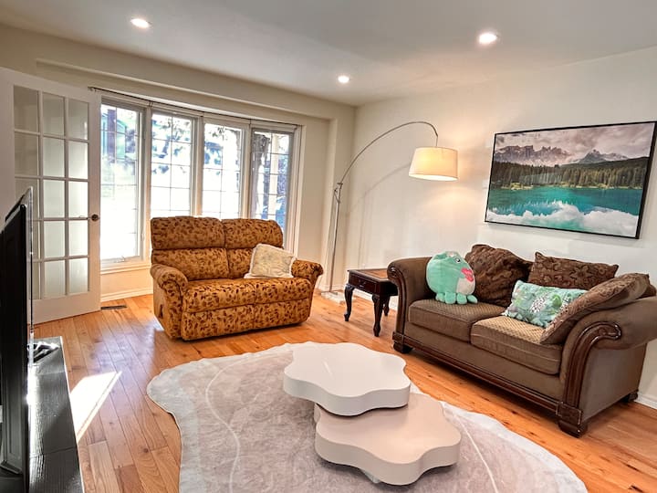 The Brossard Grand• 6br Executive Family Estate - Longueuil
