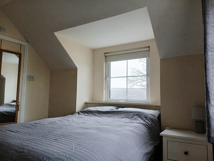 Minutes From City & Sea: 2-bed Apartment, Salthill - Galway