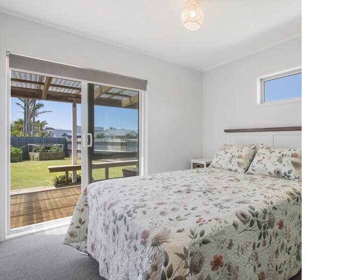 Location & Charm - Waihi Beach