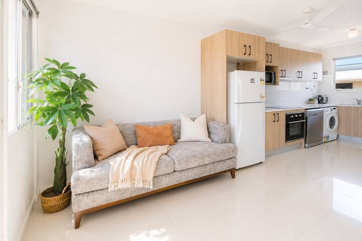 Bright 2br Stay | Cozy, Clean & Great Value - Gold Coast