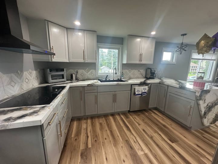Cozy Stay Near Providence + Workspace - Warwick, RI