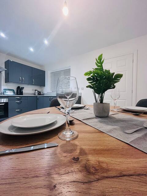 Top Airbnb: Modern home perfect for contractors & families. in Mansfield