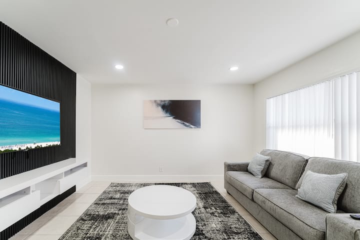 Modern Boca Condo Near Fau | 2 King Br + Pool - 보카러톤