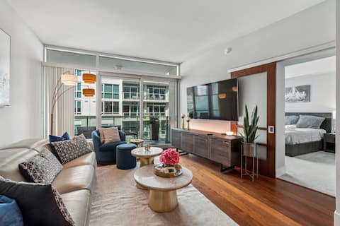 Top Airbnb: Urban Fun: Lightning Fans, Concerts & Conventions! in Channel District