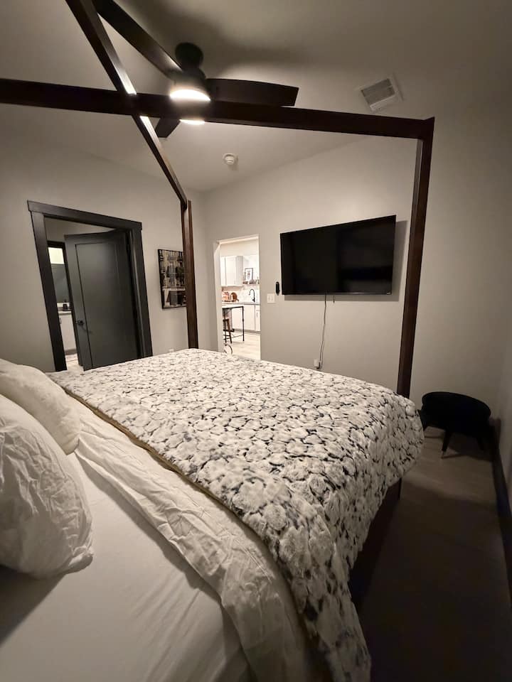 Cozy 1BR w/ Balcony • Near DT - Apartments for Rent in Clarksville