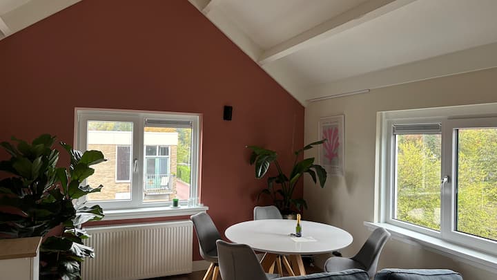 Modern Canal View Appartment - Maarssen
