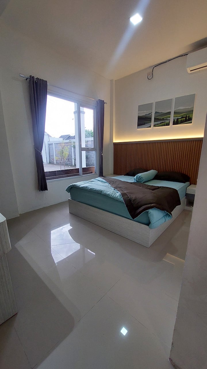 Almahouse Vila 1 (Cirebon)

 Cozy,estetik, Nyaman - Cirebon