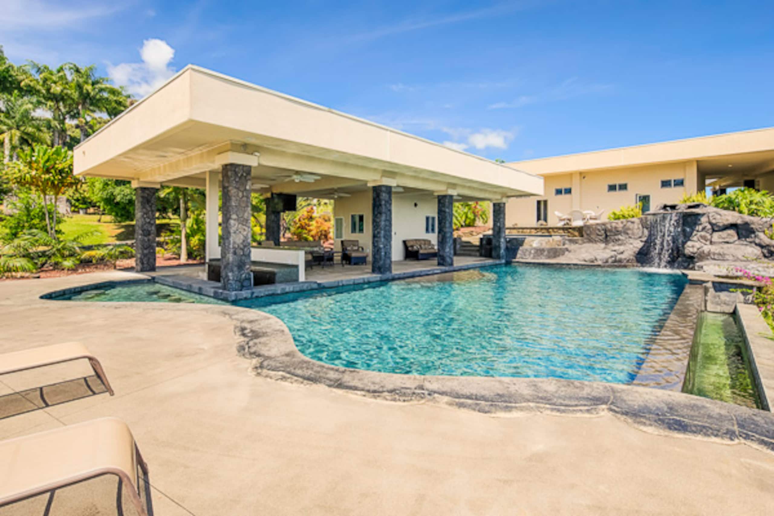 Home in Nīnole · ★5.0 · 4 bedrooms · 4 beds · 5.5 baths - Photo 18