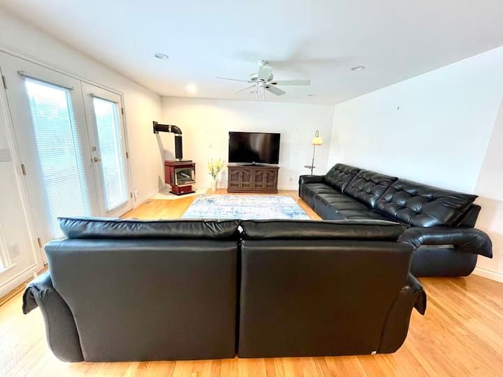 Welcome Party! 6 Bedrooms 11 Beds - Sidney
