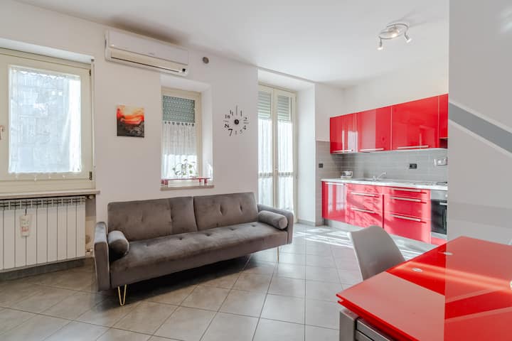 Guesthost - Cozy Stay Near Spezia Metro, Turin - Turijn