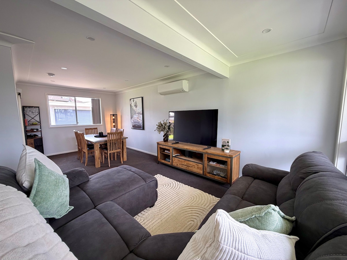 Popular Airbnb listing: Max Street Family Retreat | Close to Hospital in Newcastle