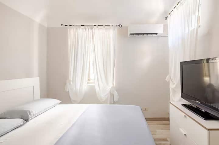 11 Posti Letto/ Piazza Dei Martiri, Catania - Catania