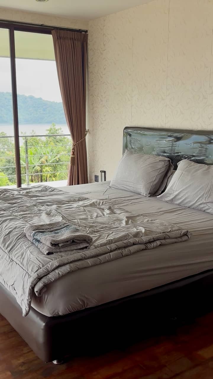 Vila Pipi Bedugul - Bali 
4 Bedrooms With View - Munduk