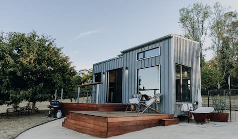 Popular Airbnb listing: Mia-Mia Loft House Retreat in Albury City Council
