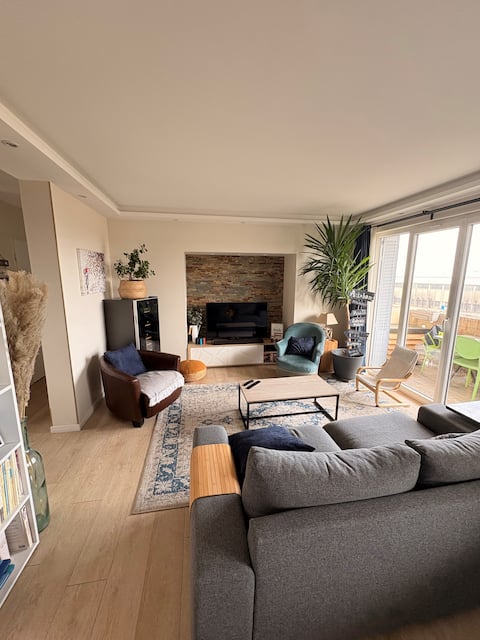 Popular Airbnb listing: Apartment less than 10 min from downtown. in Oullins