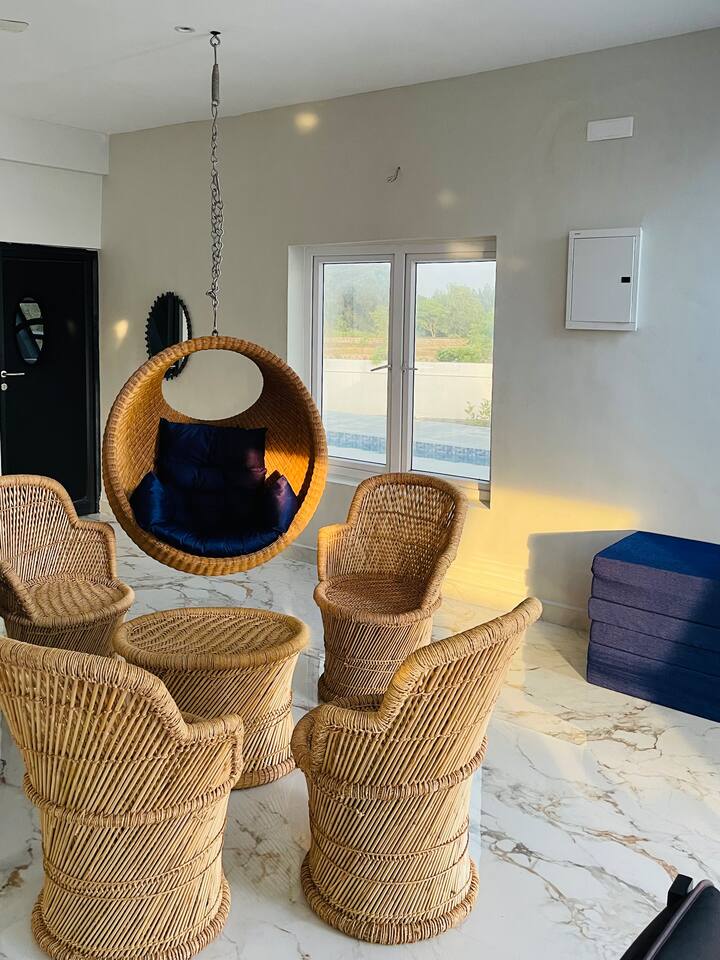 Ecr Modern Beachouse Mahabalipuram Swimmingpool - 馬馬拉普拉姆