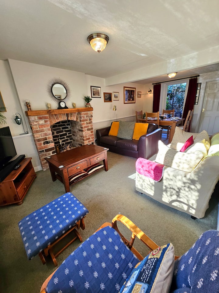 Water Street Cottage-5-minute Walk To Pier & Beach - Llandudno
