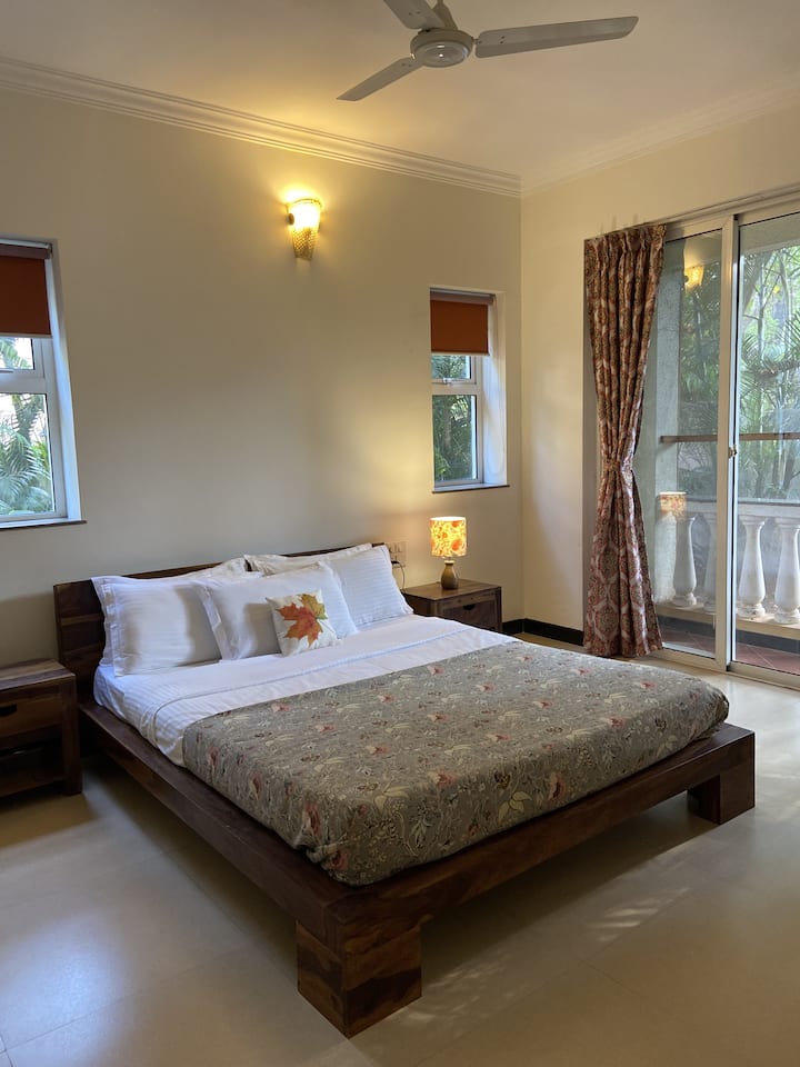 Spacious 3bhk By Auraya | Pool, Gym & Balconies - Goa