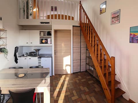 Top performing Airbnb: 4-bedroom house • walk to the beach • pool • linens • Wi-Fi in Brem Sur Mer