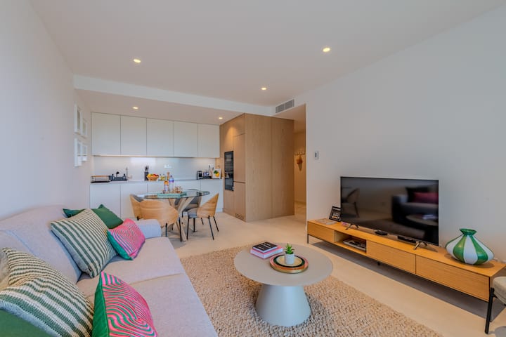 Stylish Sunny 7-min Walk To Beach Escape With Pool - Lagos