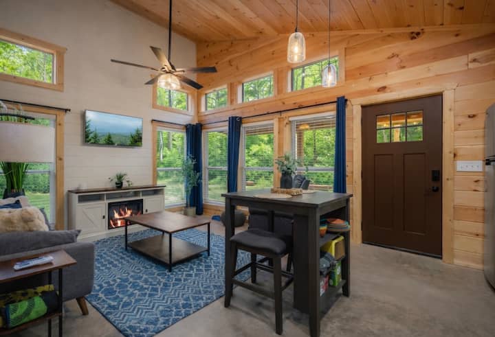 New! 1 Br Cottage/hot Tub/king Bed/firepit/pets Ok - Cosby, TN