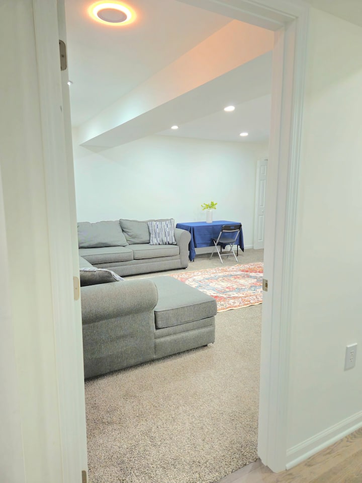 Entire Basement Unit In Woodbridge - Dumfries, VA