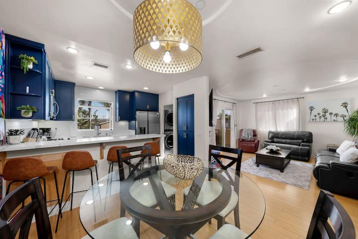 Beach Vibes, Bay Views W/ Parking - San Diego, CA