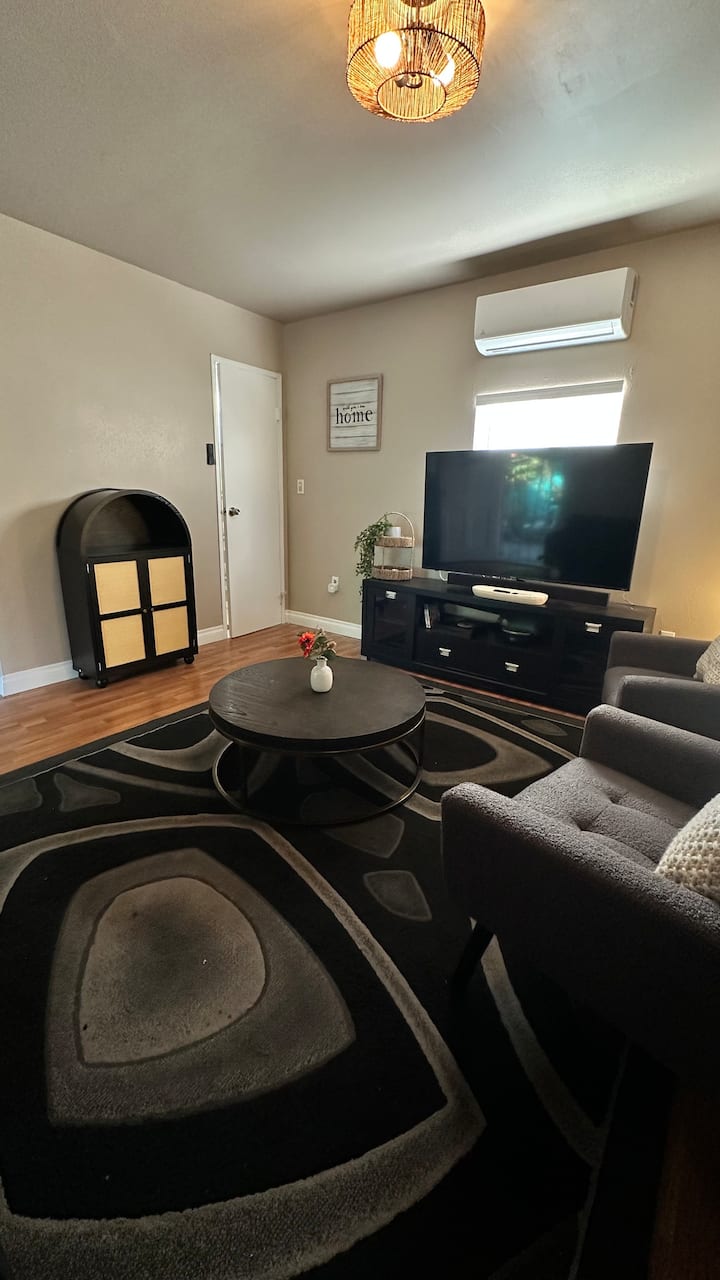 Cozy Casita | Minutes From City Of Hope - Covina, CA