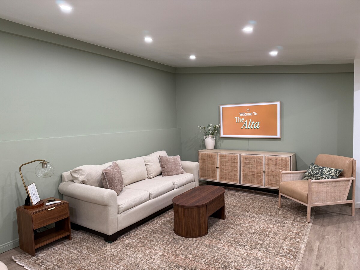 Top performing Airbnb: Private 1 BR w/AC + Sunset Views in National City