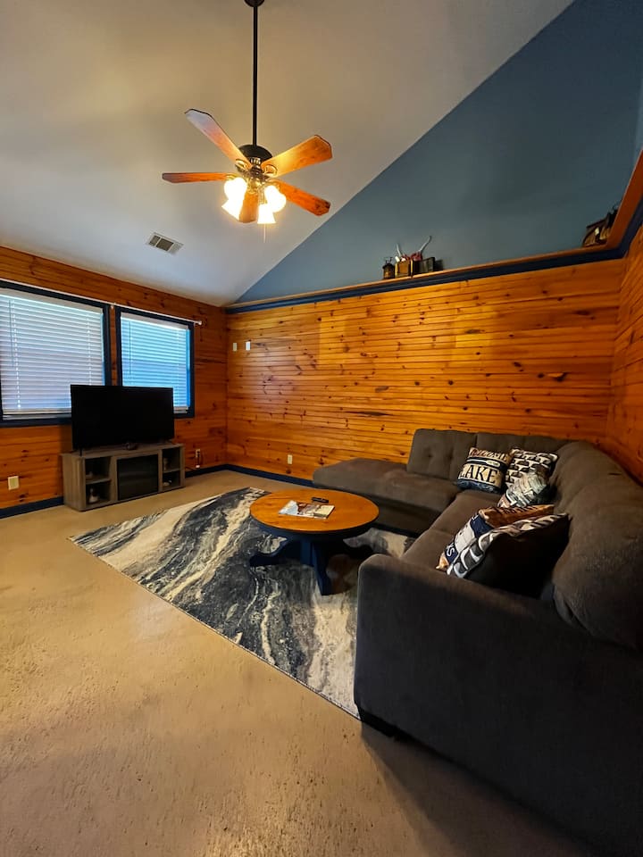Cozy Cabin On The Cove - Deluxe (Five) - Sunrise Beach, MO