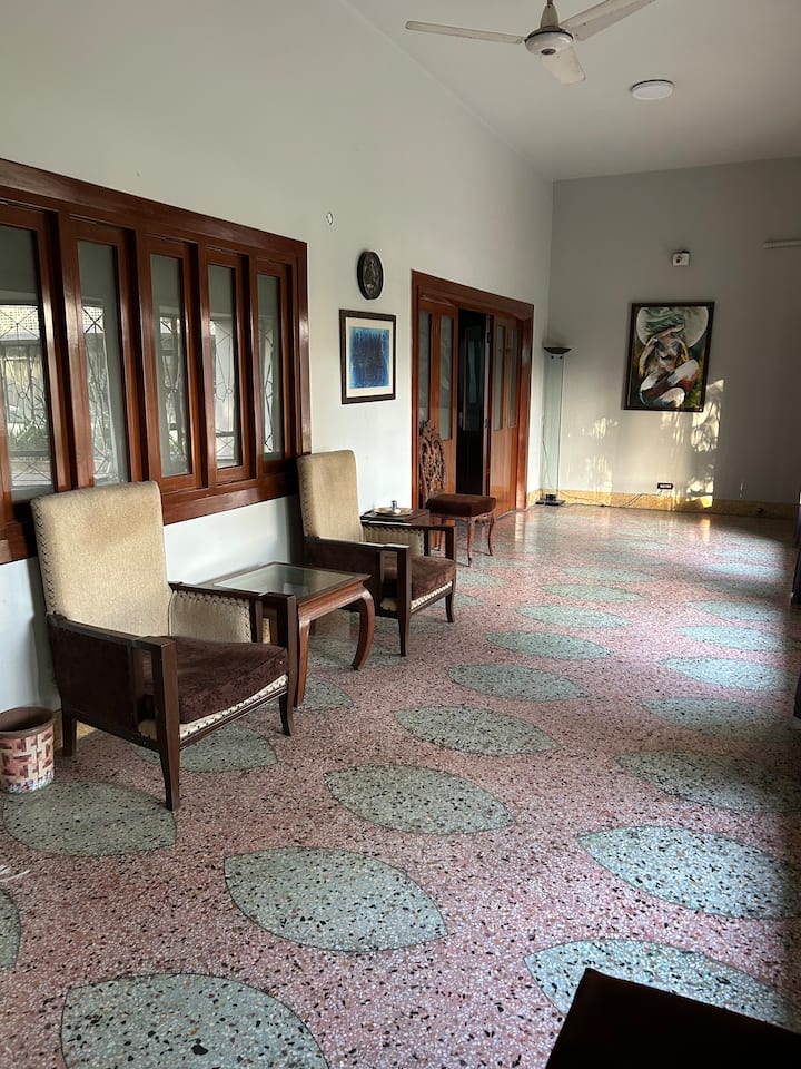 2 Bed & Bath Private Lounge At Lalazar Guest House - Karachi