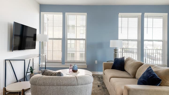 Landing | Beautiful 2bd, Gym, Game Room - Knoxville, TN