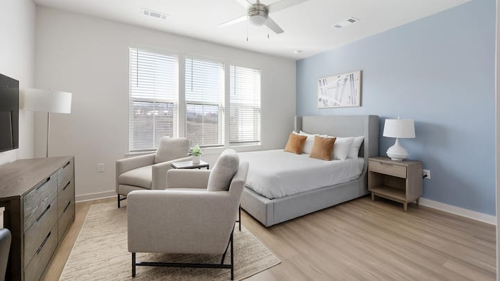 Landing | Spectacular Studio, Gym, Game Room - Knoxville, TN
