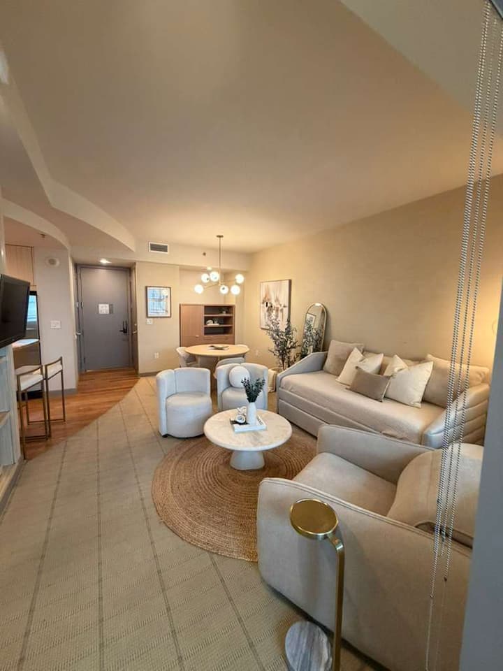 Ruby 2810 - Miami, FL
