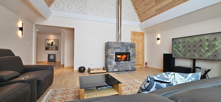 Modern Forest Retreat With Sauna And Hot Tub - Manitoba