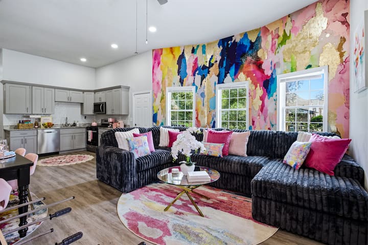 The Rosé Residence | Cozy Luxury Pink Stay Atl - Atlanta, GA