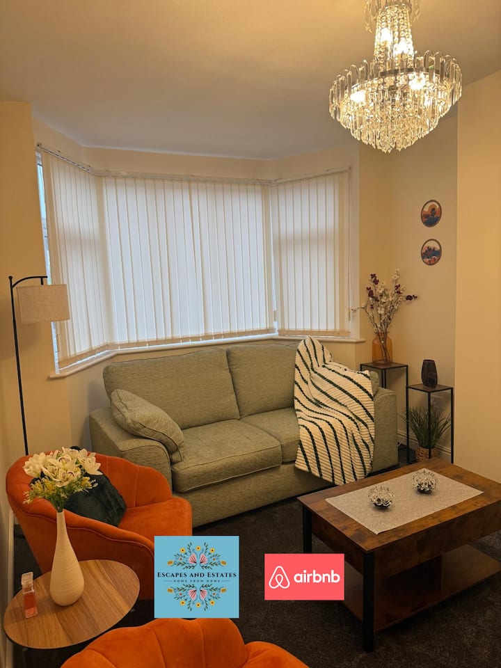 Large Birmingham Home | 3br + Free Parking + Wifi - Sutton Coldfield