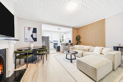 Popular Airbnb listing: Designer Apartment | Walk to CBD | Darlinghurst in Darlinghurst