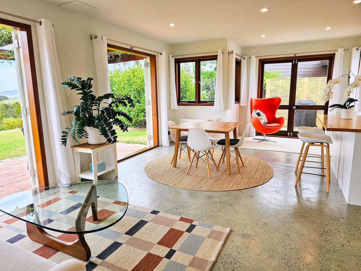 Popular Airbnb listing: Ti Point Cottage in Auckland