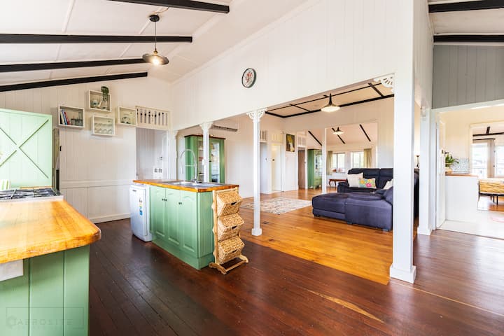 Peninsular Paradise: Island And Water Views - Russell Island