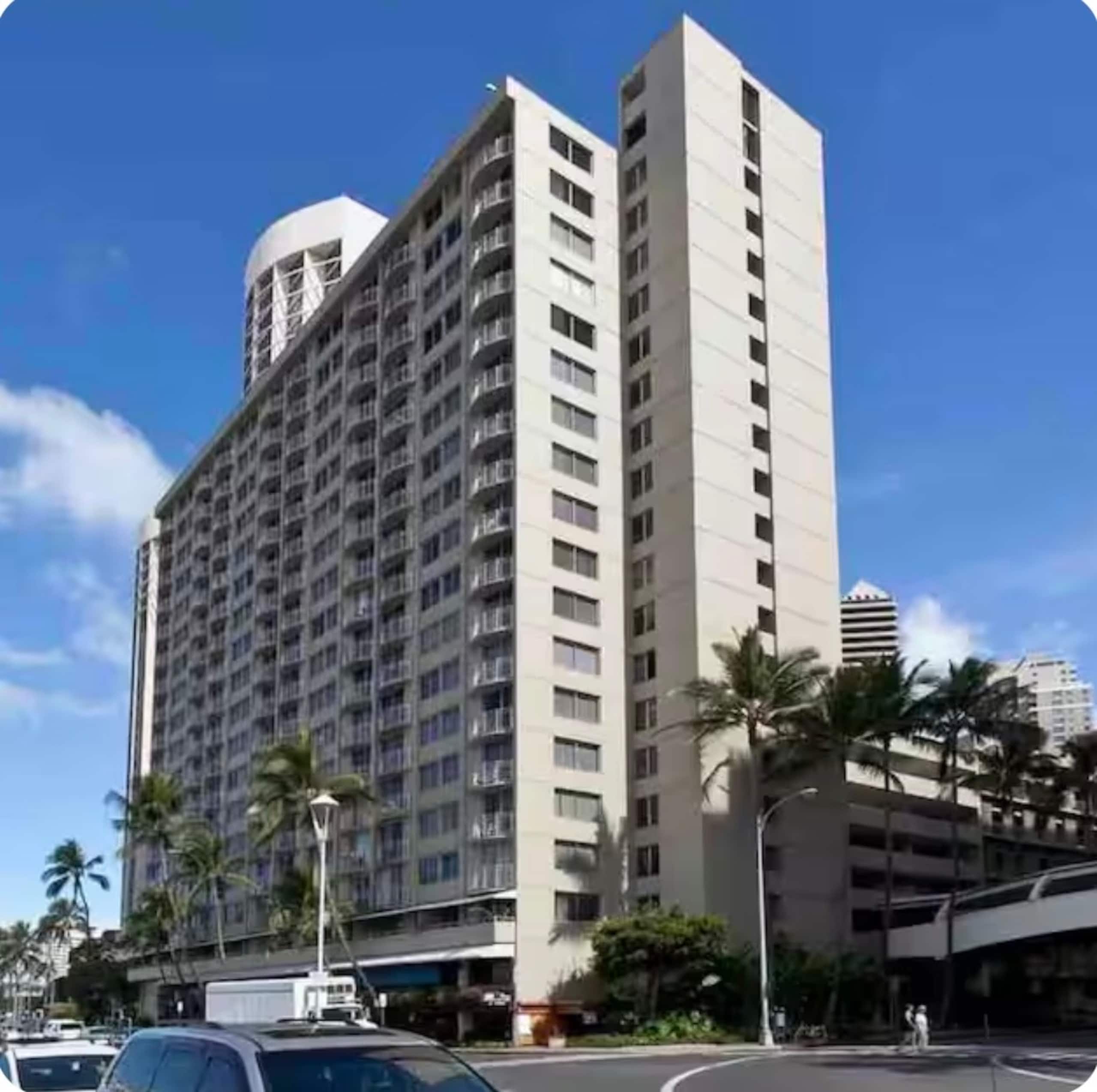 Condo in Honolulu · ★5.0 · 1 bedroom · 2 beds · 1 private bath - Image 20
