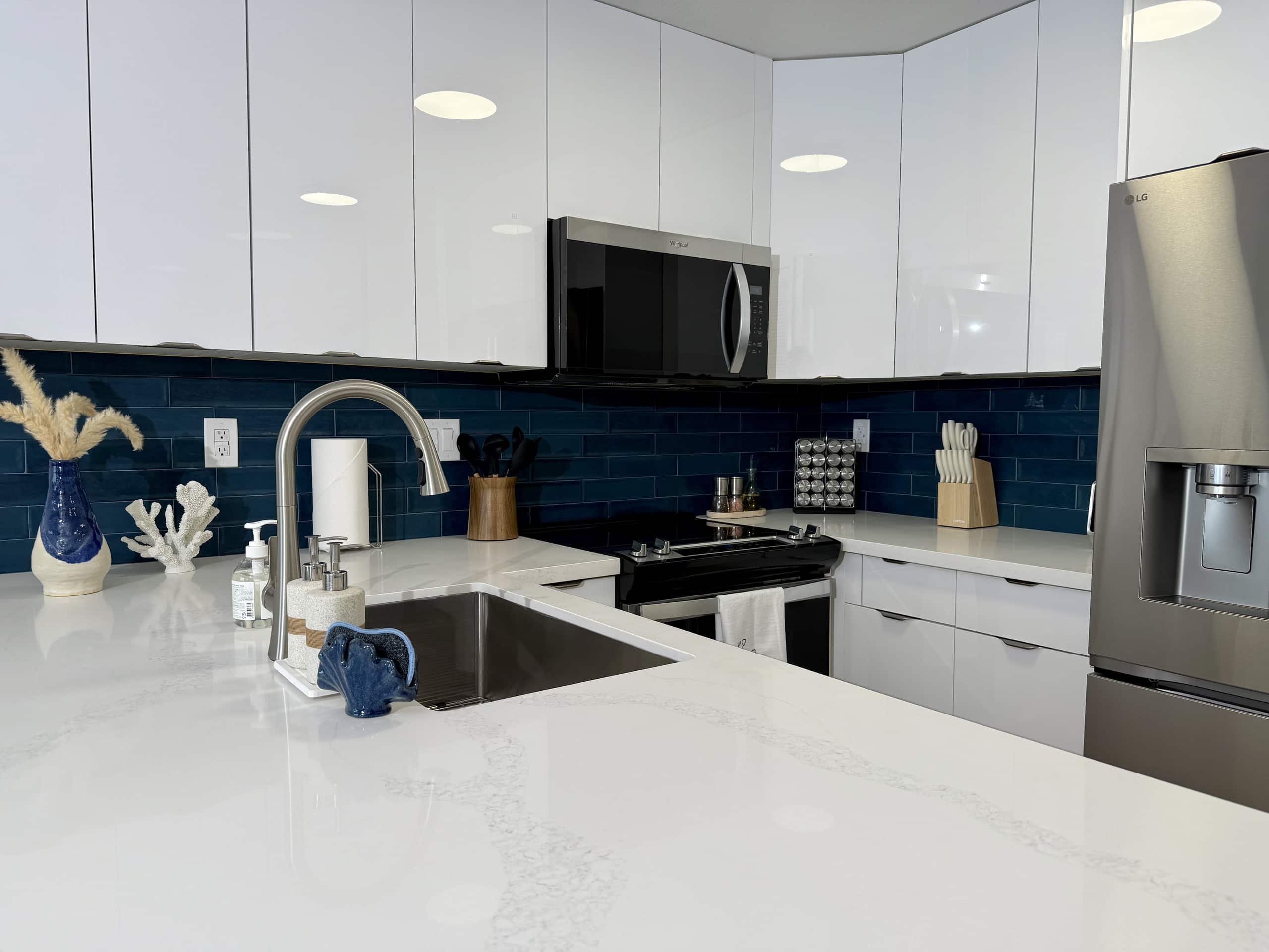 Condo in Honolulu · ★5.0 · 1 bedroom · 2 beds · 1 private bath - Image 5